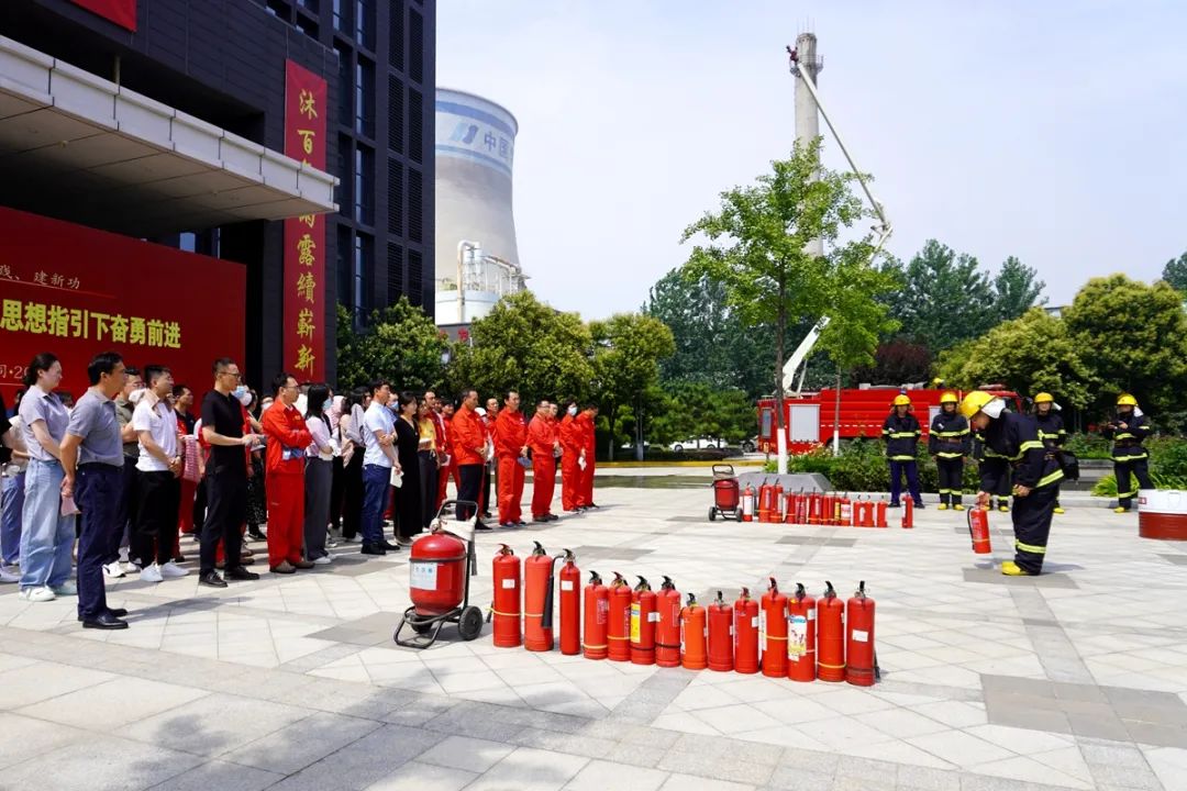 液化天然气公司开展办公楼消防应急演练及职工食堂燃气安全专题培训